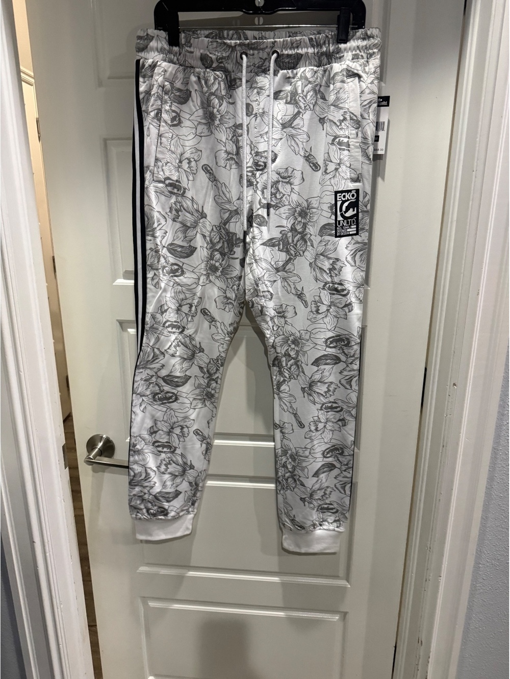 Ecko Unltd. Men's Medium White Floral Print Jogger Sweatpants with Black Side P-